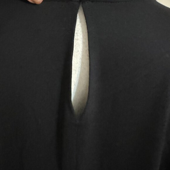 * ❤️THE LIMITED BLACK 3/4 SLEEVE TOP w/NECKLINE DETAIL   OX - Picture 6 of 8